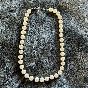 Cream Pearl Necklace with Lustrous Sheen